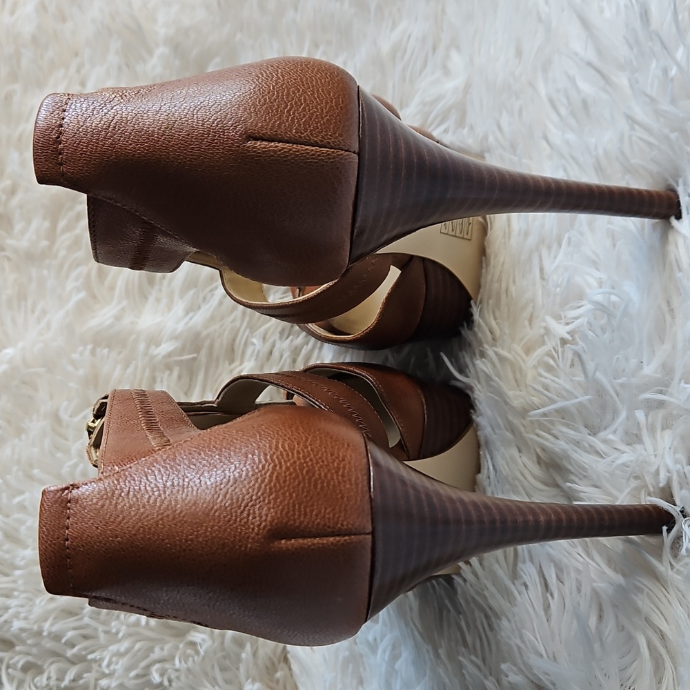 🤎🤎NEW MICHAEL KORS HEELS🤎🤎 - Picture 4 of 8